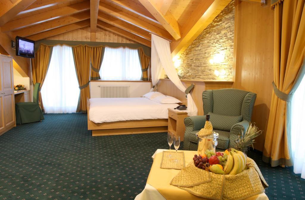 Hotel Gran Vacanze Rooms & Apartments Dimaro Eksteriør bilde